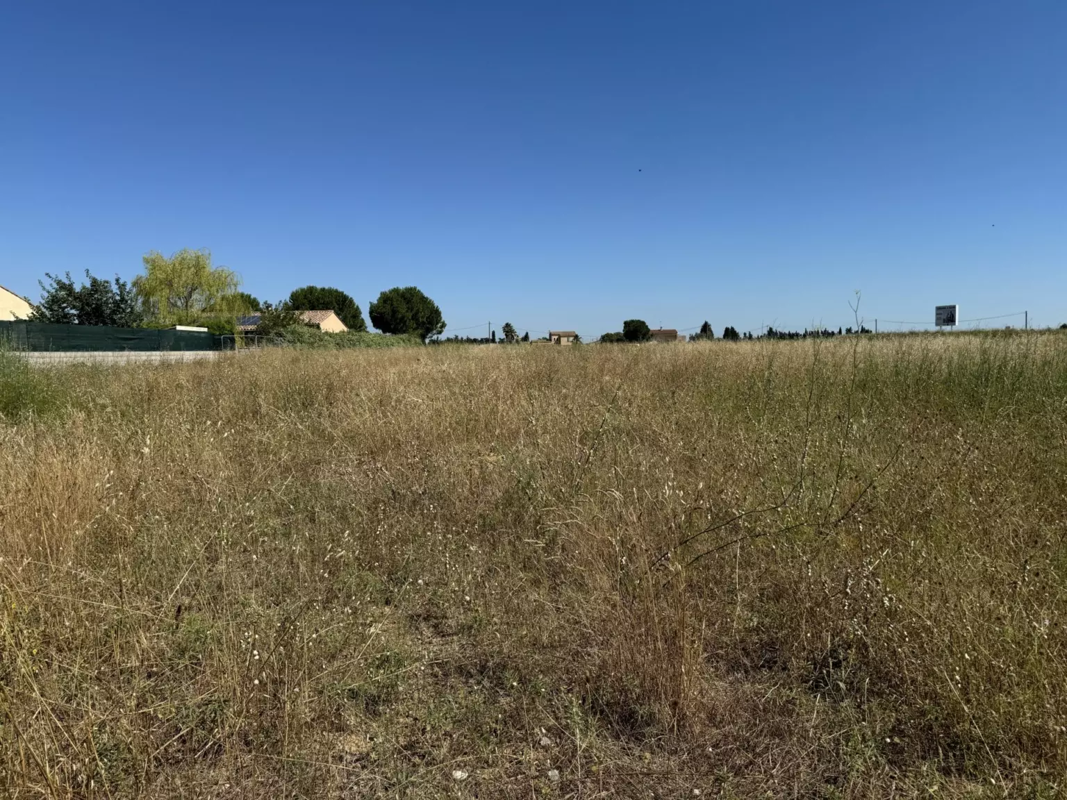Terrain prêt à construire à Marguerittes – Emplacement privilégié, cadre verdoyant !