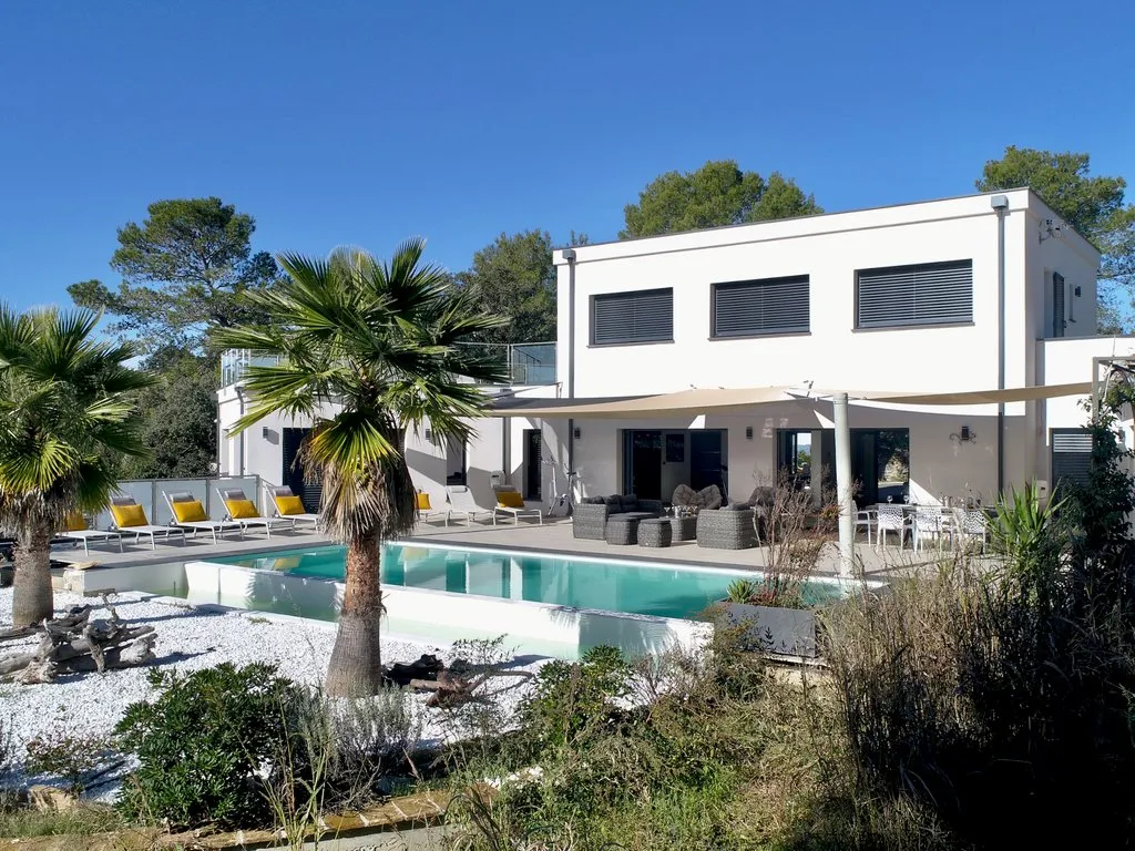 Maison neuve avec piscine réalisée dans le Gard